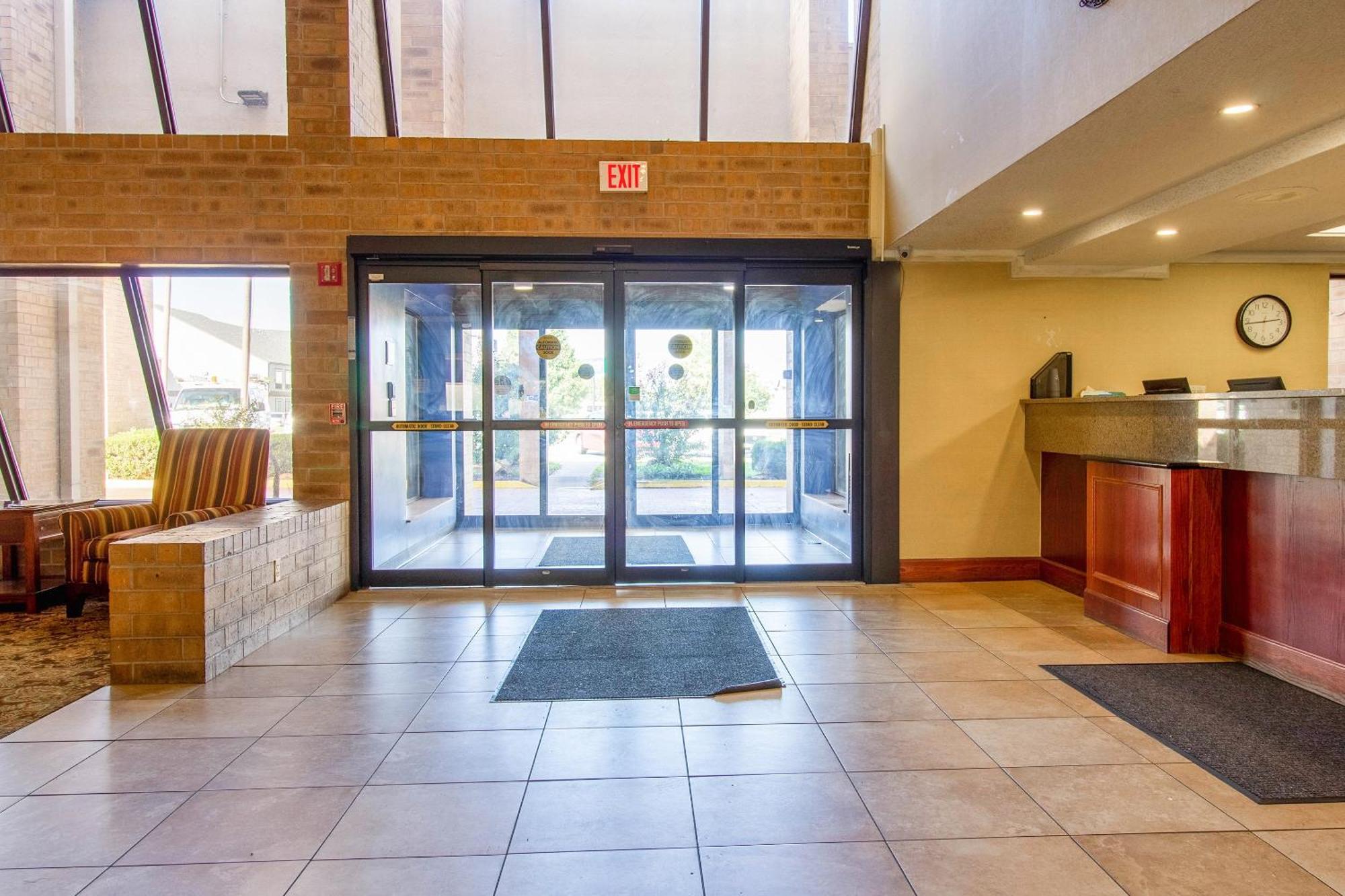 Tulsa Square Hotel Central, I-44 By Oyo Exterior foto